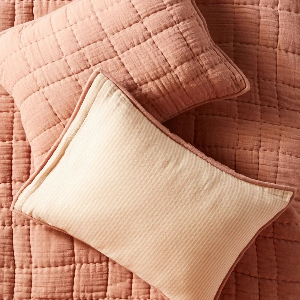 Anthropologie Airy Gauze Reversible Quilt with 2 standard shams FULL